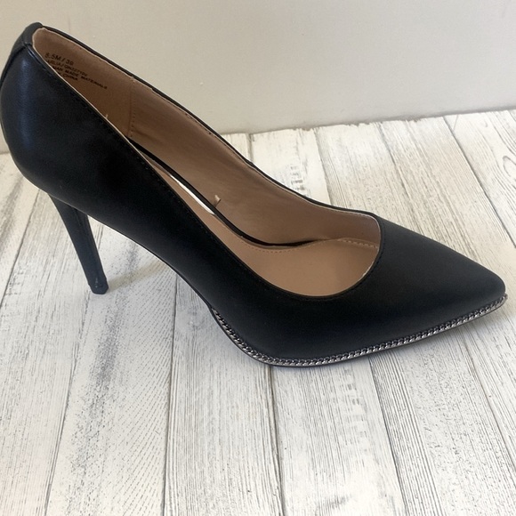 BCBGeneration Shoes - BCB GENERATION Black HARLIA Pumps with Front Silver Chain Accent.